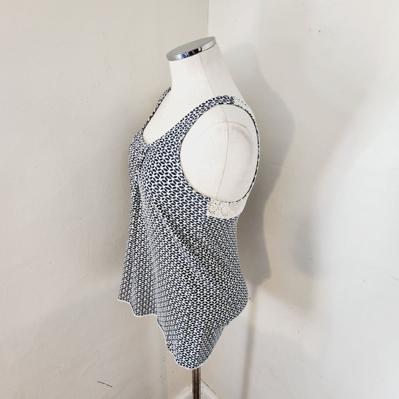 Gap Blue Patterned‎ Tank Top with Crochet Women's Small - Picture 5 of 5